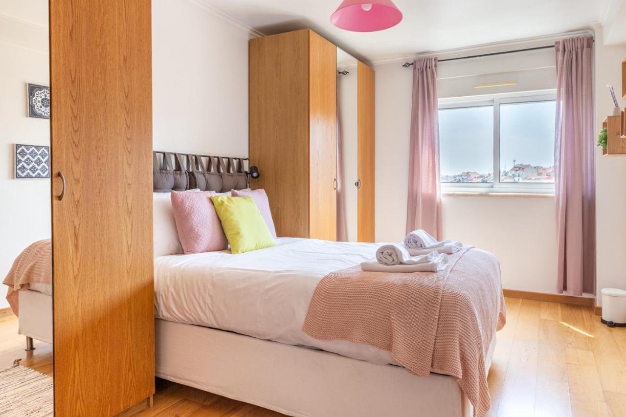 One Bedroom Apartment With Stunning River Views And Private Rooftop! Lisbona Esterno foto