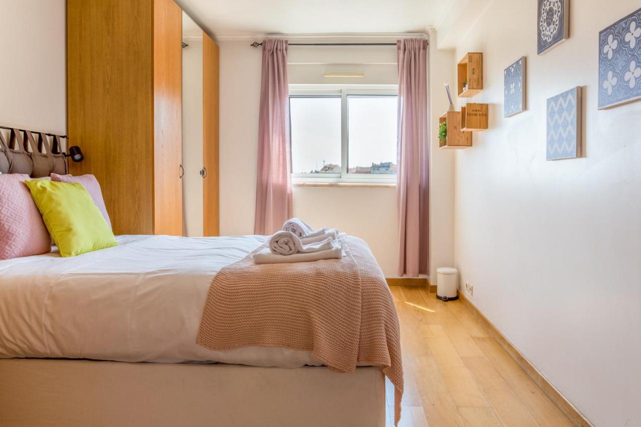 One Bedroom Apartment With Stunning River Views And Private Rooftop! Lisbona Esterno foto