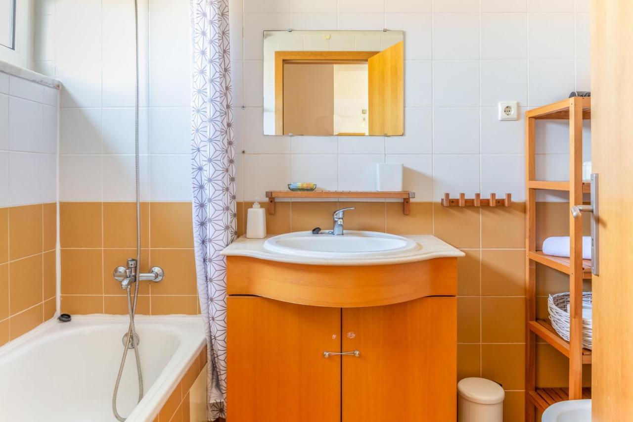 One Bedroom Apartment With Stunning River Views And Private Rooftop! Lisbona Esterno foto