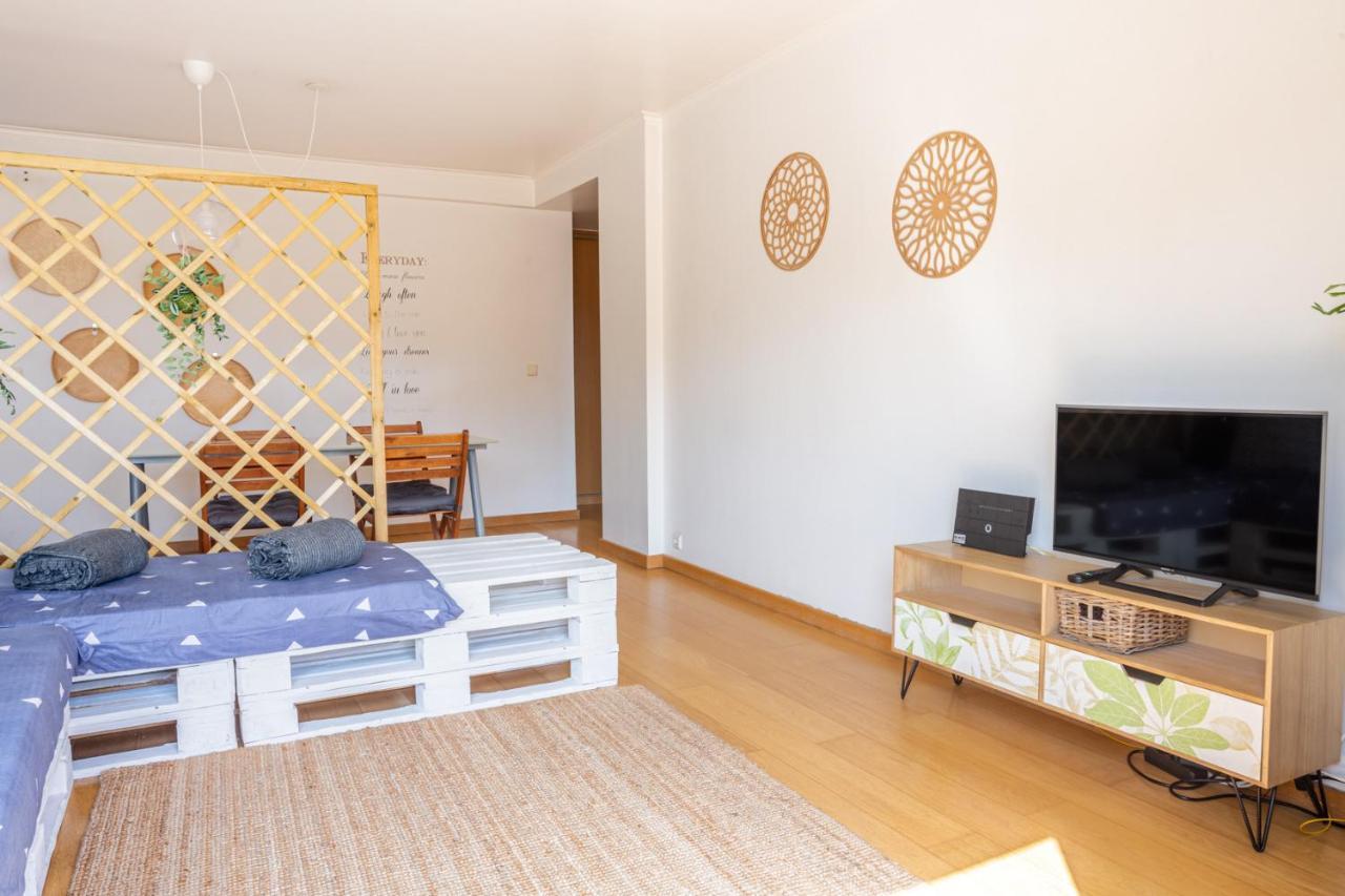 One Bedroom Apartment With Stunning River Views And Private Rooftop! Lisbona Esterno foto
