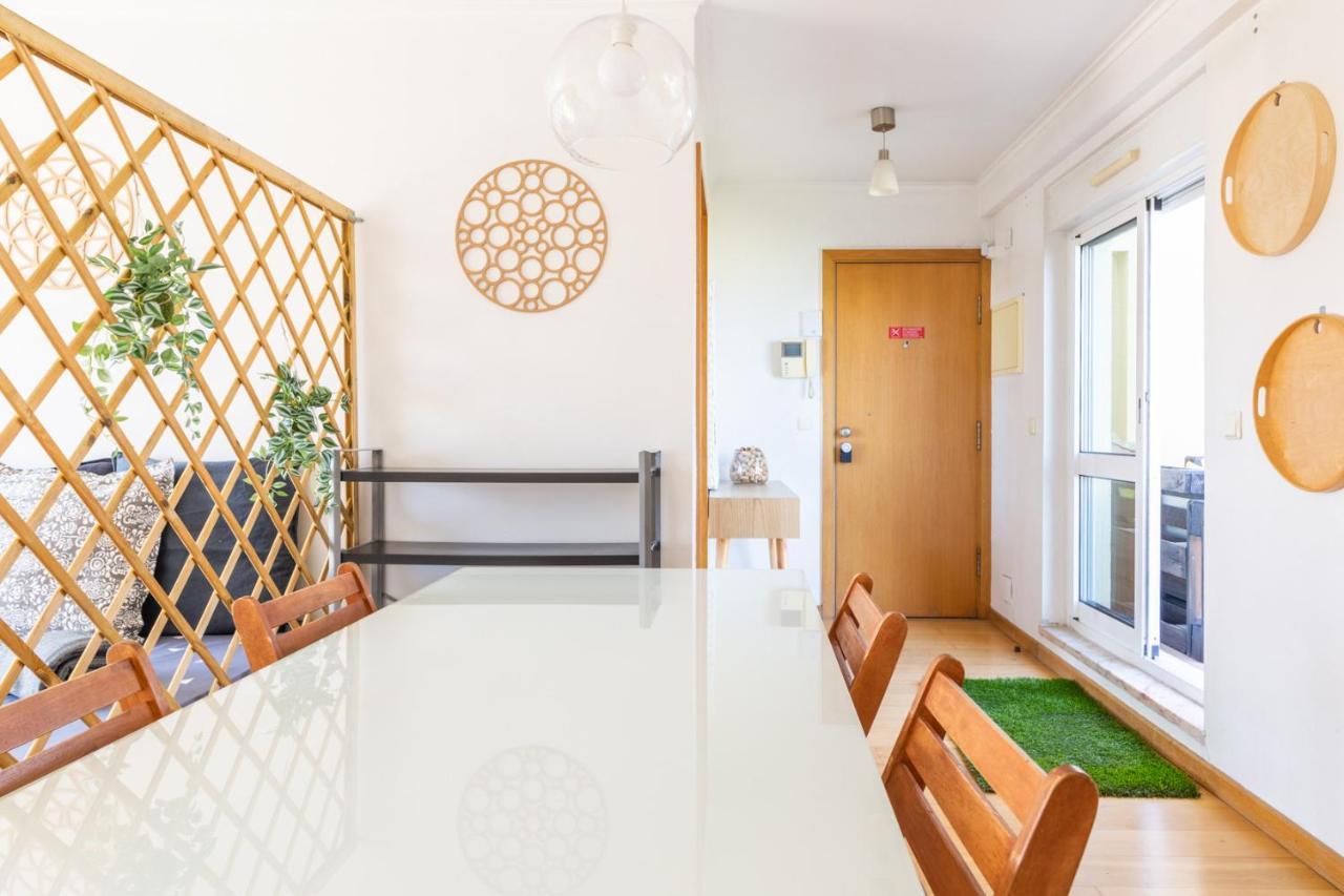 One Bedroom Apartment With Stunning River Views And Private Rooftop! Lisbona Esterno foto