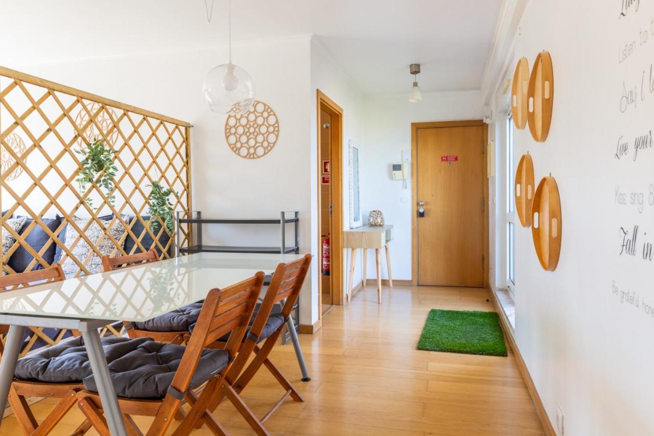 One Bedroom Apartment With Stunning River Views And Private Rooftop! Lisbona Esterno foto